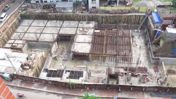 Bangladéš 21. října 2021: Top views of Construction of a multi-floor building inside Dhaka City is in progress at Sher-e-Bangla Nagar, Dhaka.