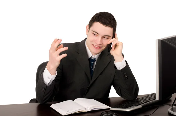 Hombre de negocios sentado en el escritorio hablando por teléfono . — Foto de Stock