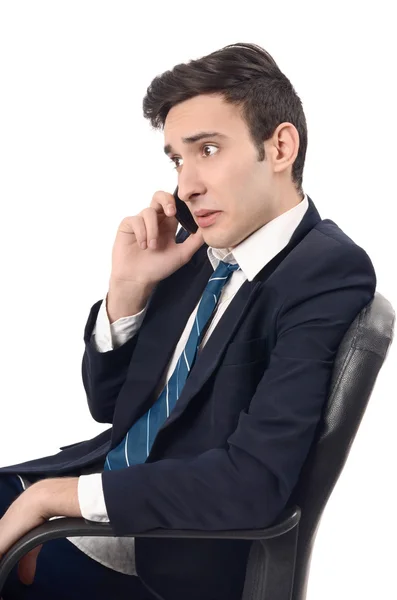 Νεαρός επιχειρηματίας μιλάει στο τηλέφωνο. — Φωτογραφία Αρχείου
