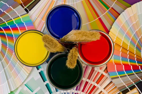 Paint samples and cans. — Stock Photo, Image