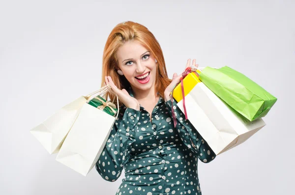 Jovem feliz comprando para as férias . — Fotografia de Stock