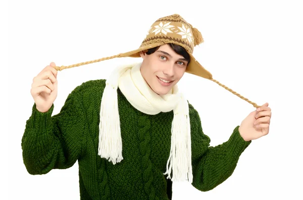 Retrato de um homem bonito vestido para um inverno frio. Homem de camisola com chapéu e cachecol . — Fotografia de Stock