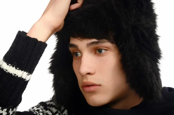 Retrato de un hombre guapo vestido para un invierno frío . — Foto de Stock