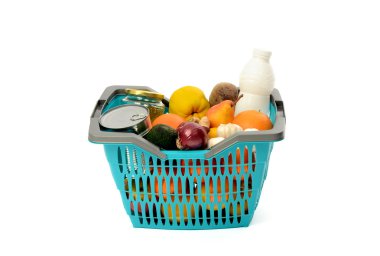 mavi plastik alışveriş sepeti yiyecek tam.