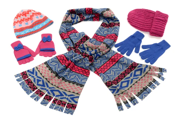 Roze en blauwe winter accessoires geïsoleerd op witte achtergrond. — Stockfoto