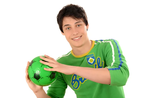 Homem brasileiro feliz pegando uma bola de futebol . — Fotografia de Stock