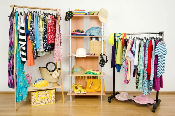 Wardrobe with summer clothes nicely arranged. — Stock Photo, Image