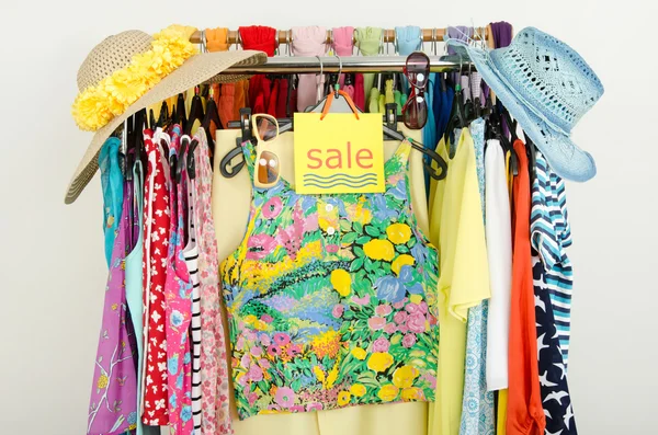 Sale sign for summer clothes. — Stock Photo, Image