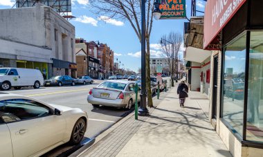 Cliffside Park, New Jersey yakınlarındaki şehir merkezindeki perakende mağazaları.