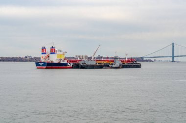 Farklı sanayi gemileri, Stena Polaris Hamilton Hudson Nehri, New York