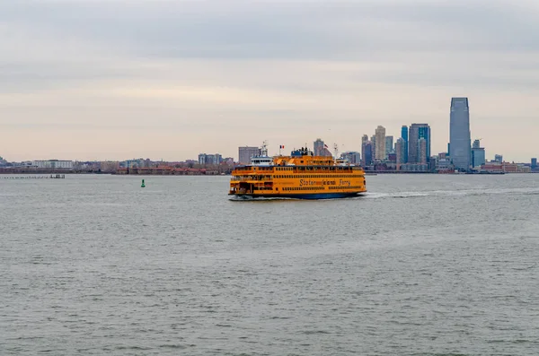 Yellow Staten Island Ferry Auf Dem Hudson River Vor Jersey — Stockfoto