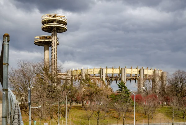 Queens Tiyatrosu, Flushing-Meadows-Park, Queens, New York 'lu New York Eyalet Pavyonu Gözlem Kuleleri