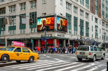 Macy 'nin Mağaza Girişi New York Şehri Önünde sokak var