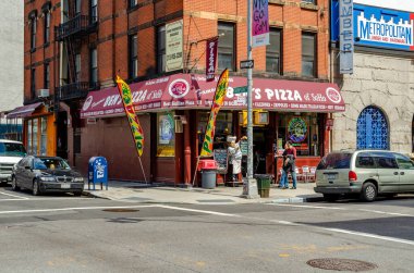 Ben 'in Soho Restoranı' nın önünde şehir caddesi olan pizzası, New York.