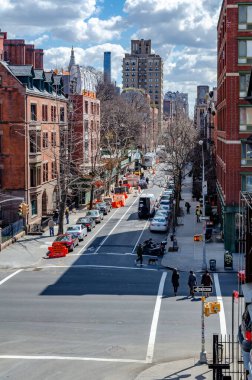 Chelsea Kavşağı Şehir Caddesi, New York 'taki High Line Çatı Parkı' ndan hava manzaralı.