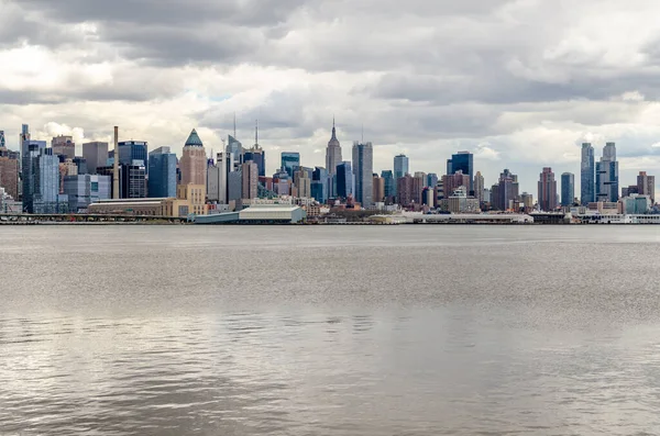 Blick Auf Die Skyline Von Manhattan Mit Hudson River Davor — Stockfoto