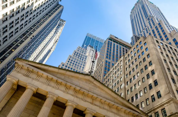 Manhattan Finansal Bölgesi 'ndeki gökdelenler, New York Borsası, Düşük Görüş