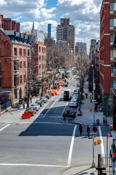 Chelsea Kavşağı Şehir Caddesi, New York 'taki High Line Çatı Parkı' ndan hava manzaralı.