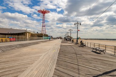 Paraşüt Atlayışı ile Sahil Gezintisi, Coney Adası, New York 'taki Luna Parkı