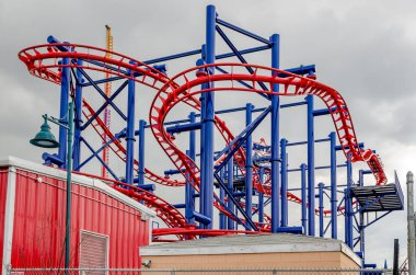 Coney Adası, New York 'ta süzülen Kartal Rollercoaster