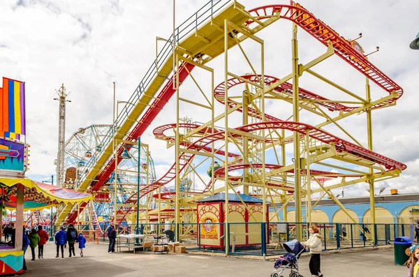 Les Montagnes Russes Tickler Luna Park Coney Island Pendant Fête — Photo