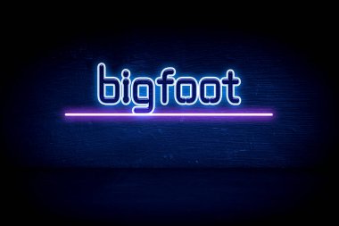 Kocaayak - Mavi neon duyuru tabelası