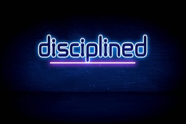 Disiplinli - mavi neon duyuru tabelası