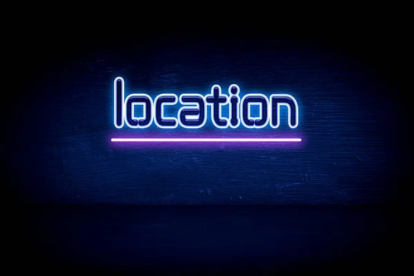 Lokalizacja Niebieski Neon Ogłoszenie Tablicy Ogłoszeń — Zdjęcie stockowe