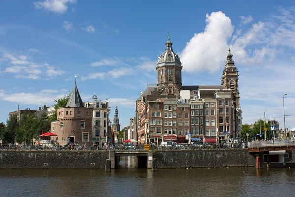 Canales en Amsterdam — Foto de Stock