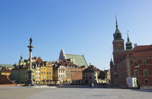 Kolumn och Kungliga slottet i Warszawa, Polen — Stockfoto