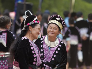 Hmong tepe kabile kadınların geleneksel kostümleri