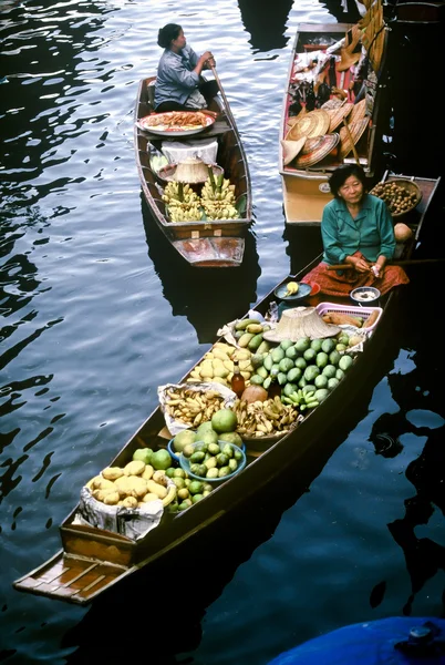 Tradiční plovoucí trh, Thajsko. — Stock fotografie
