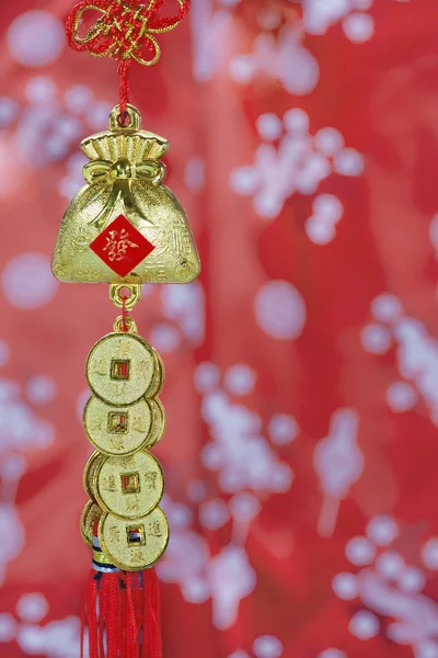 Chinese Lucky Knot on red background — Stock Photo, Image
