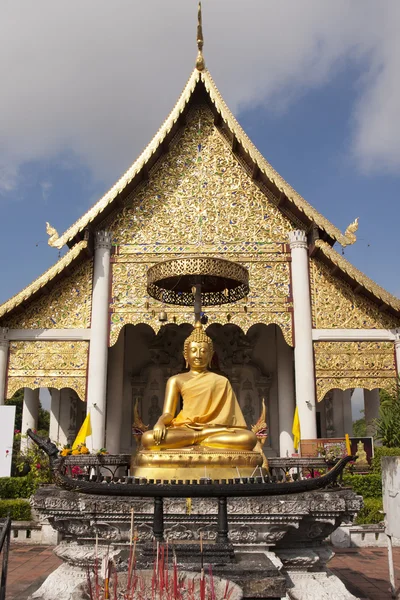 Chiesa di chedi luang tempio in chiang mai — Foto Stock