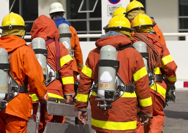 Equipa de bombeiros — Fotografia de Stock