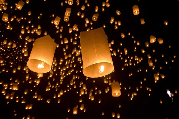 Floating asian lanterns — Stock Photo, Image