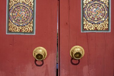 ahşap kapı bhutan stili