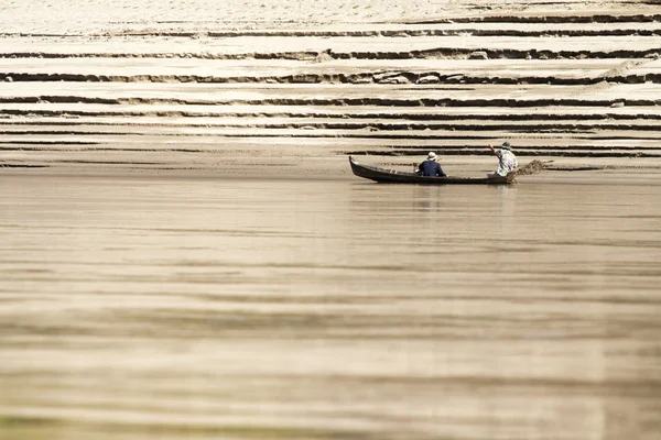 Boat in Salween River at border of Thailand and Myanmar. — Stock Photo, Image