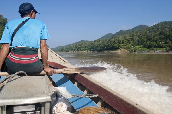 Cargo boat in salween river at border of Thailand and Myanmar. — Stock Photo, Image