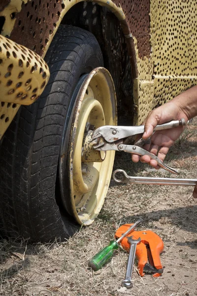 Reparação pneu furado — Fotografia de Stock