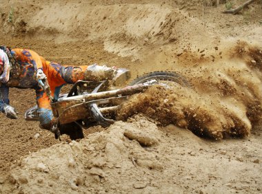 binici motocross yıkılışı