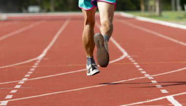 atlet parça içinde çalışan