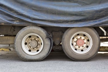 patlak lastik kamyon