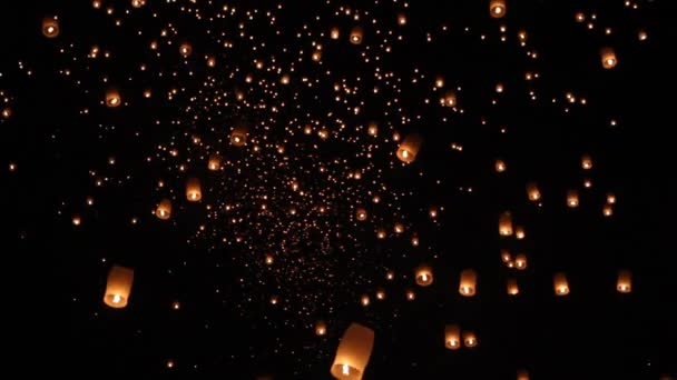 Flutuante asiático lanternas em Chiang Mai Tailândia — Vídeo de Stock