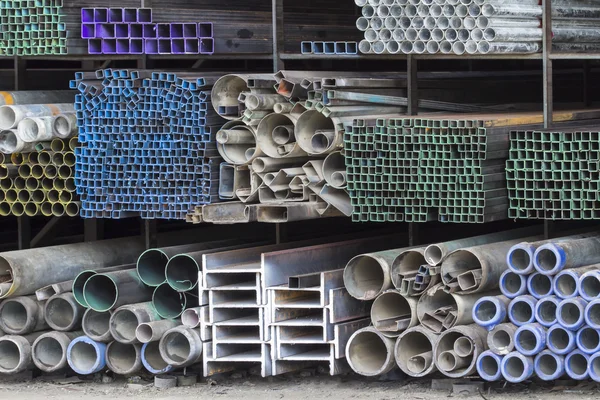 Faisceau métallique et tube pour l'industrie de la construction — Photo