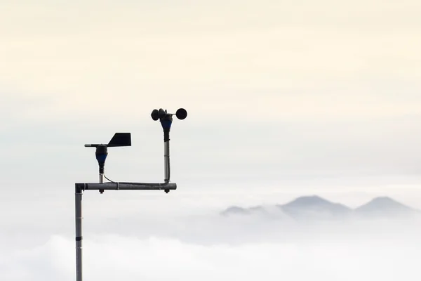 Anemometr měří rychlost větru — Stock fotografie