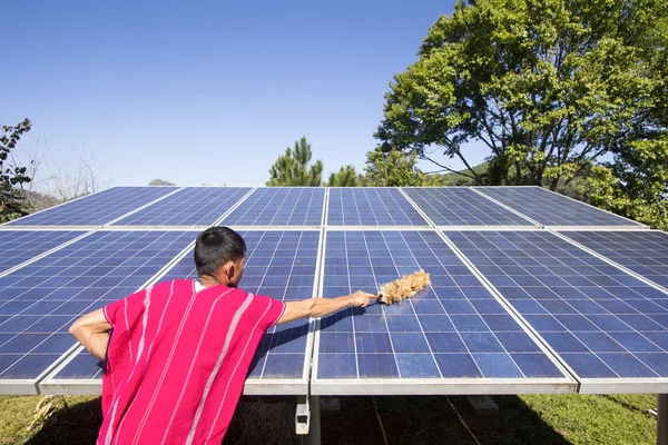 Karen Hill tribe cleaning solar panel .Thailand — стоковое фото