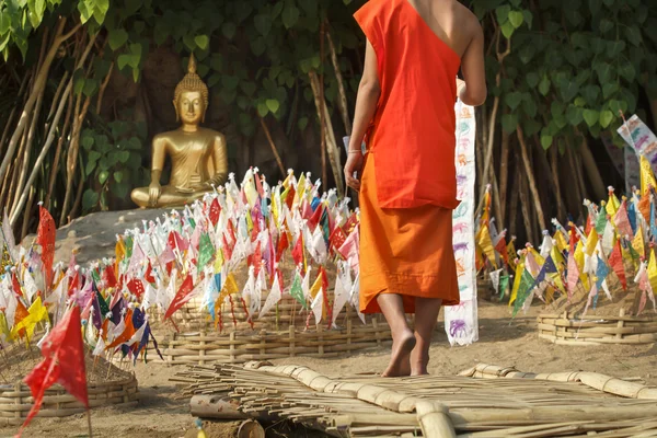 Gebetsfahnen beim Songkran-Fest auf Sandpagode — Stockfoto