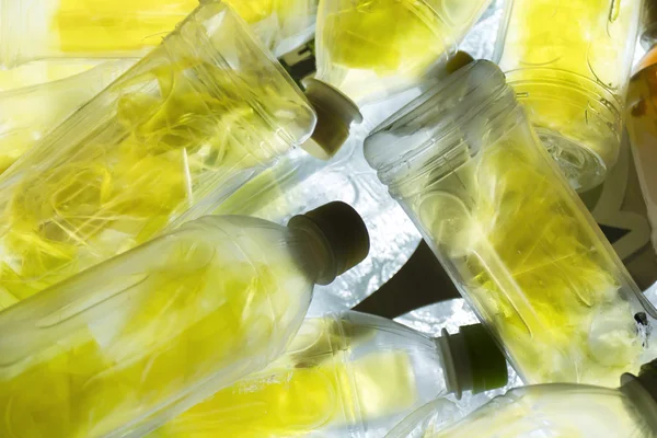 Butelki z tworzyw sztucznych, przygotowane do recyklingu — Zdjęcie stockowe
