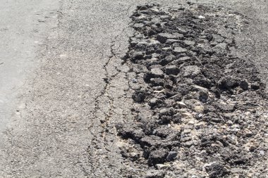 Çatlak asfalt yol